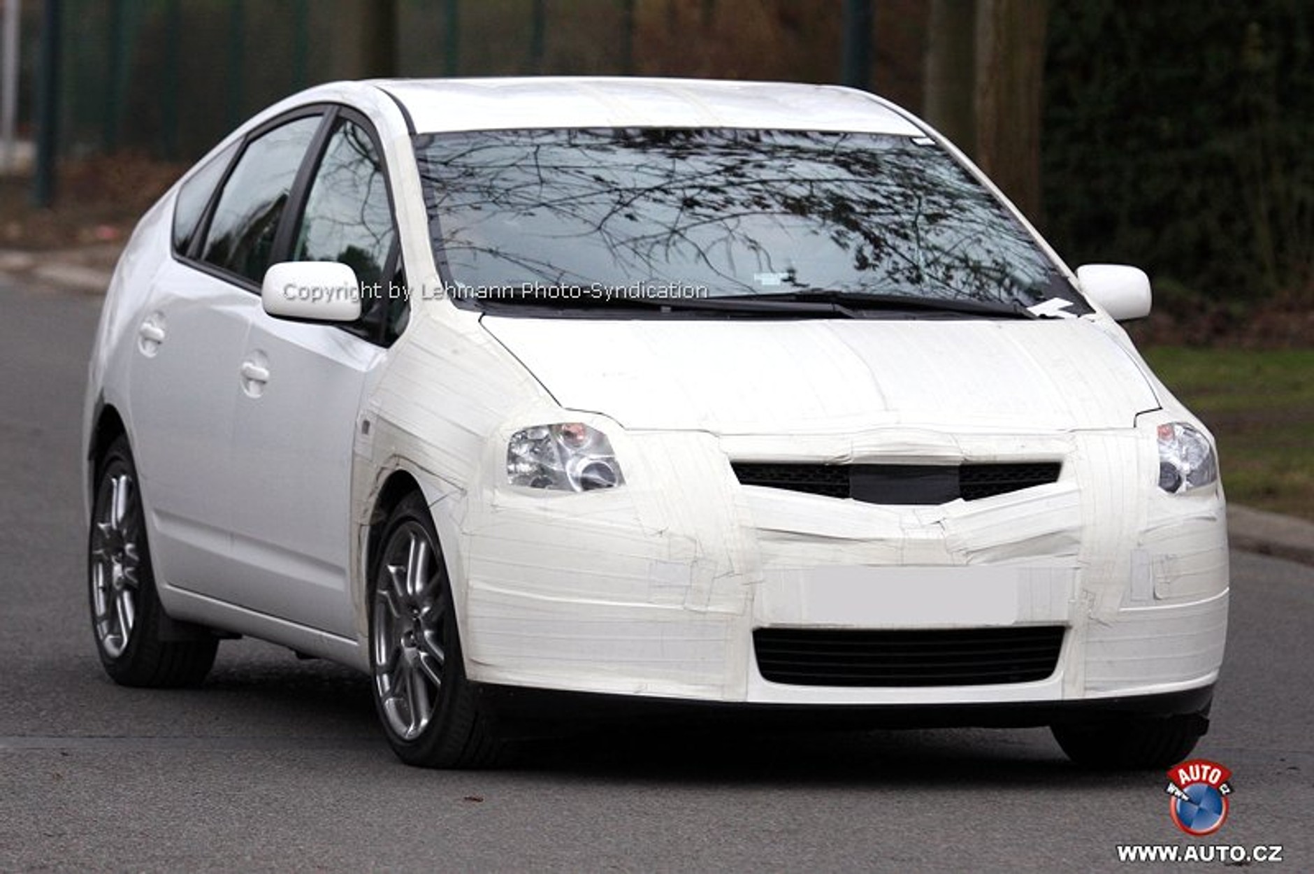 Zdjęcia szpiegowskie: odmłodzona Toyota Prius