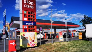 Droższe paliwa na stacjach – na początek o 40-50 gr na litrze, za to na stałe. Czy to już pewne?
