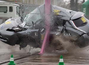 Czy elektryk jest tak samo bezpieczny jak samochód spalinowy?