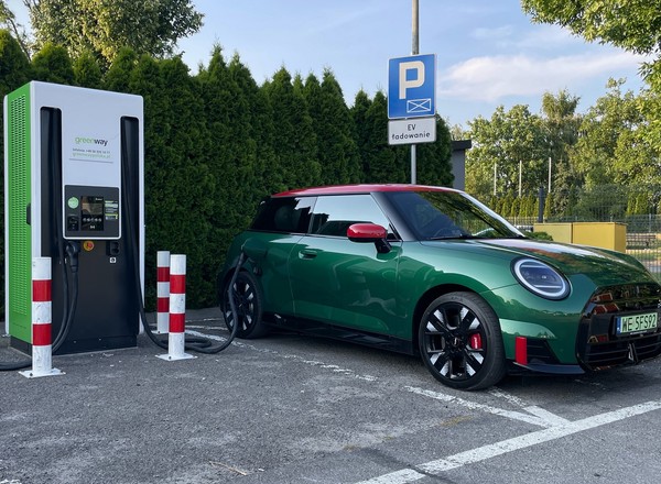 Alarmujące wyniki badań: stacje ładowania pojazdów elektrycznych szkodzą zdrowiu