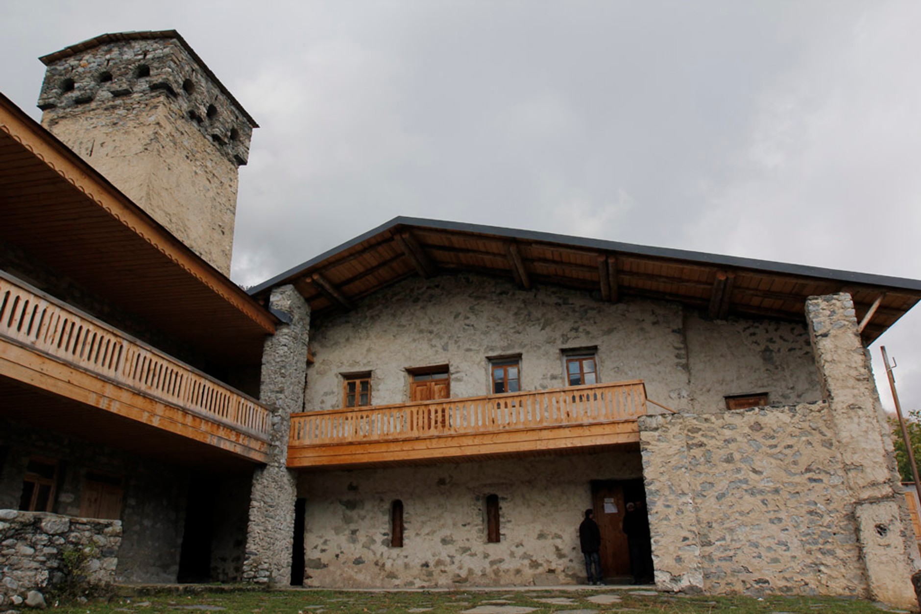 Auto Świat 4x4 Expedition: toast za Gruzję