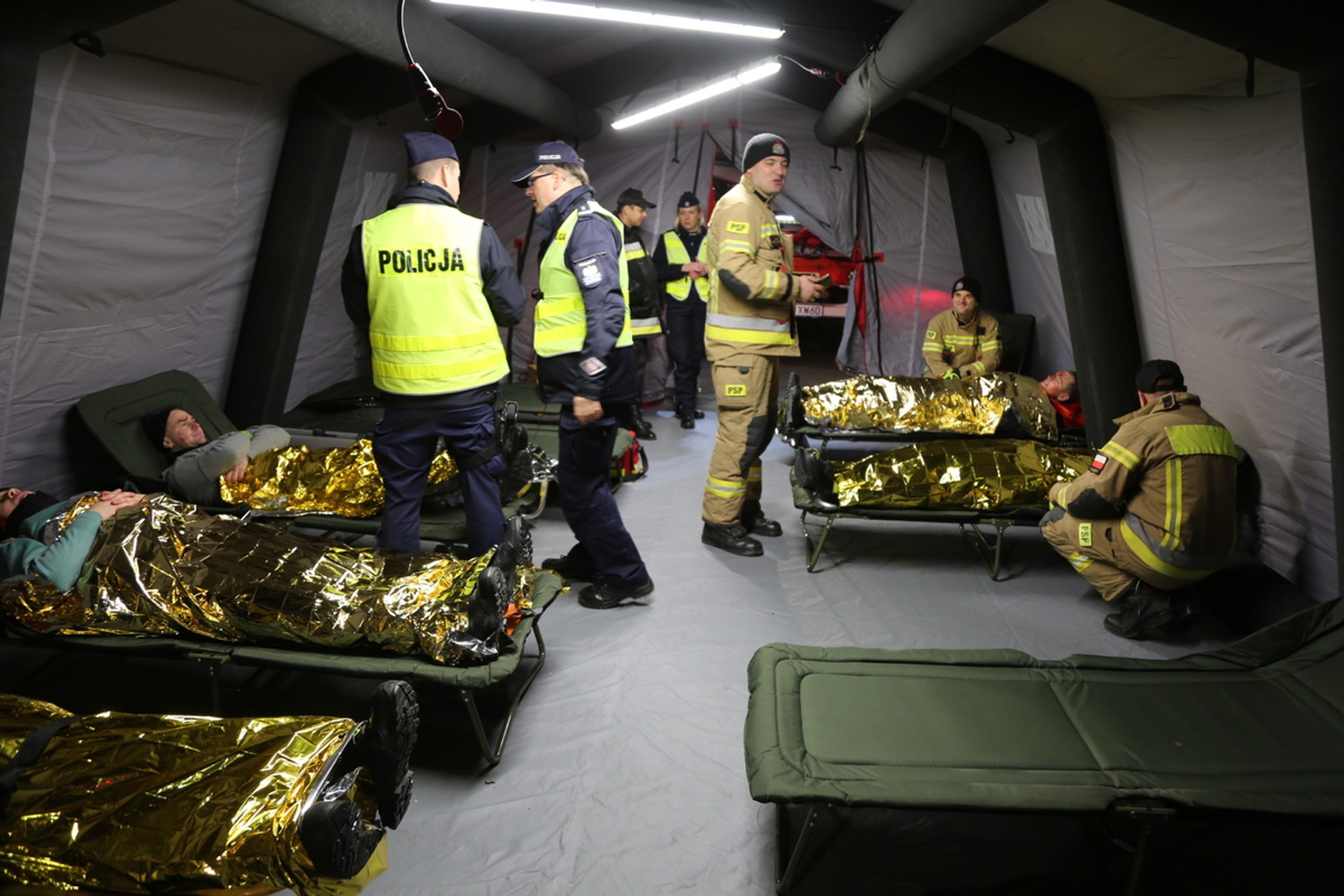 Ćwiczenia w tunelu drogi S7 na Zakopiance