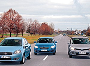 Fiat Linea, Toyota Corolla, Nissan Tiida - Nowi wśród sedanów