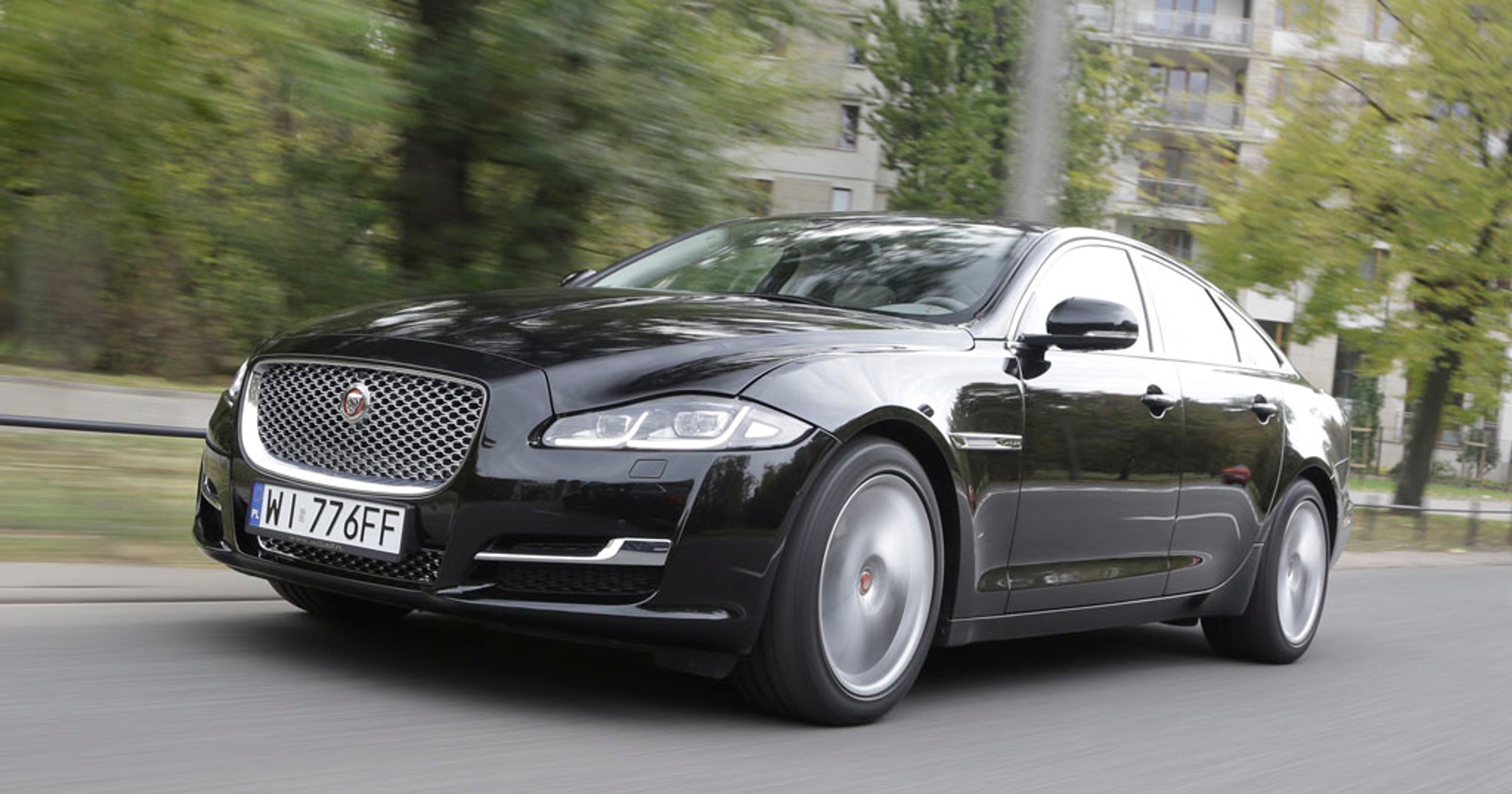 Jaguar XJ V6 - stylowo autonomiczny