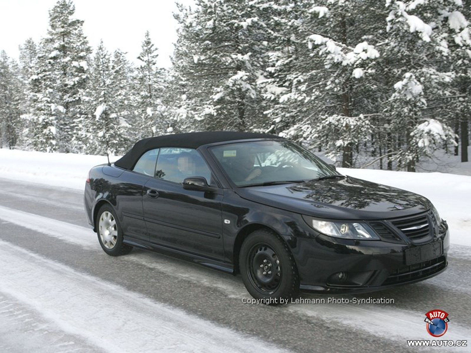 Zdjęcia szpiegowskie: Saab 9-3 Cabrio z nową twarzą