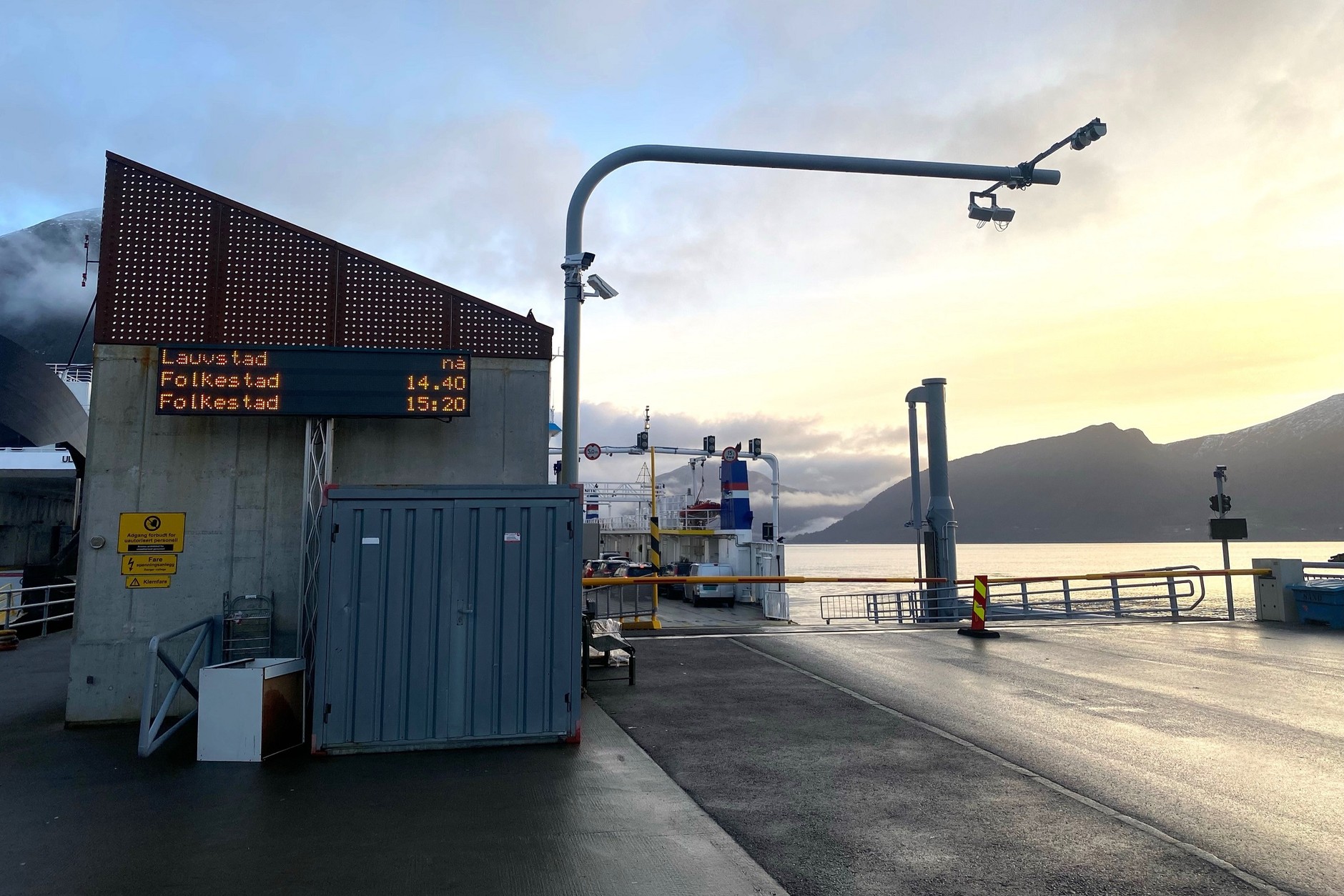 Kamery systemu poboru opłat przed wjazdem na prom