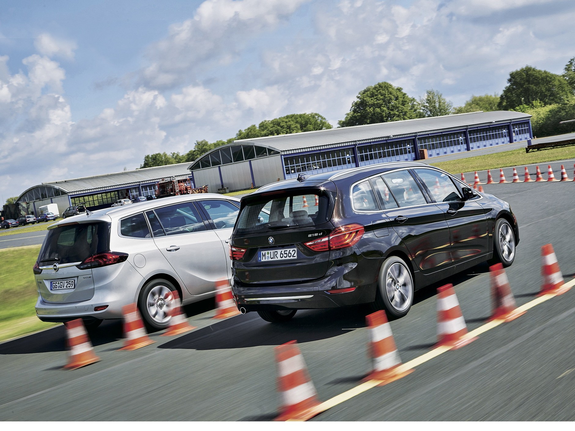 BMW 218d Gran Tourer i Opel Zafira Tourer 1.6 CDTI