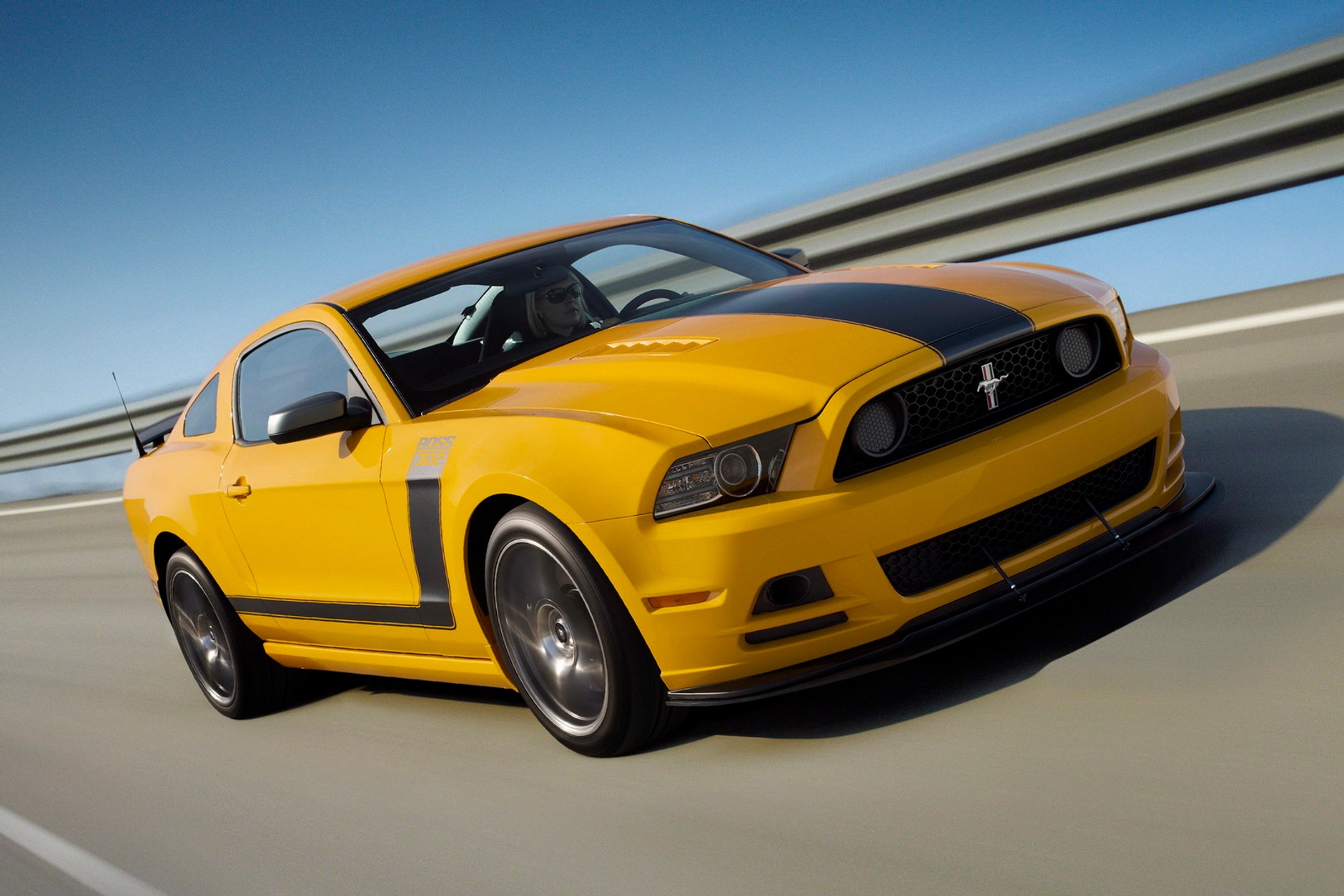 Nadciąga stado dzikich Mustangów