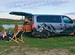 Kamper Toyoty z zabudową Escape Box