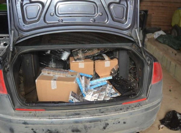 Straż Graniczna zatrzymała uzbrojone Audi z kontrabandą. Pojazd był przygotowany na pościgi [WIDEO]