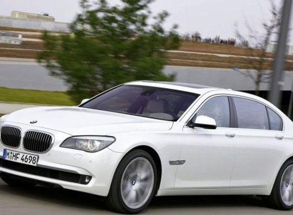 Topowe BMW z silnikiem V12