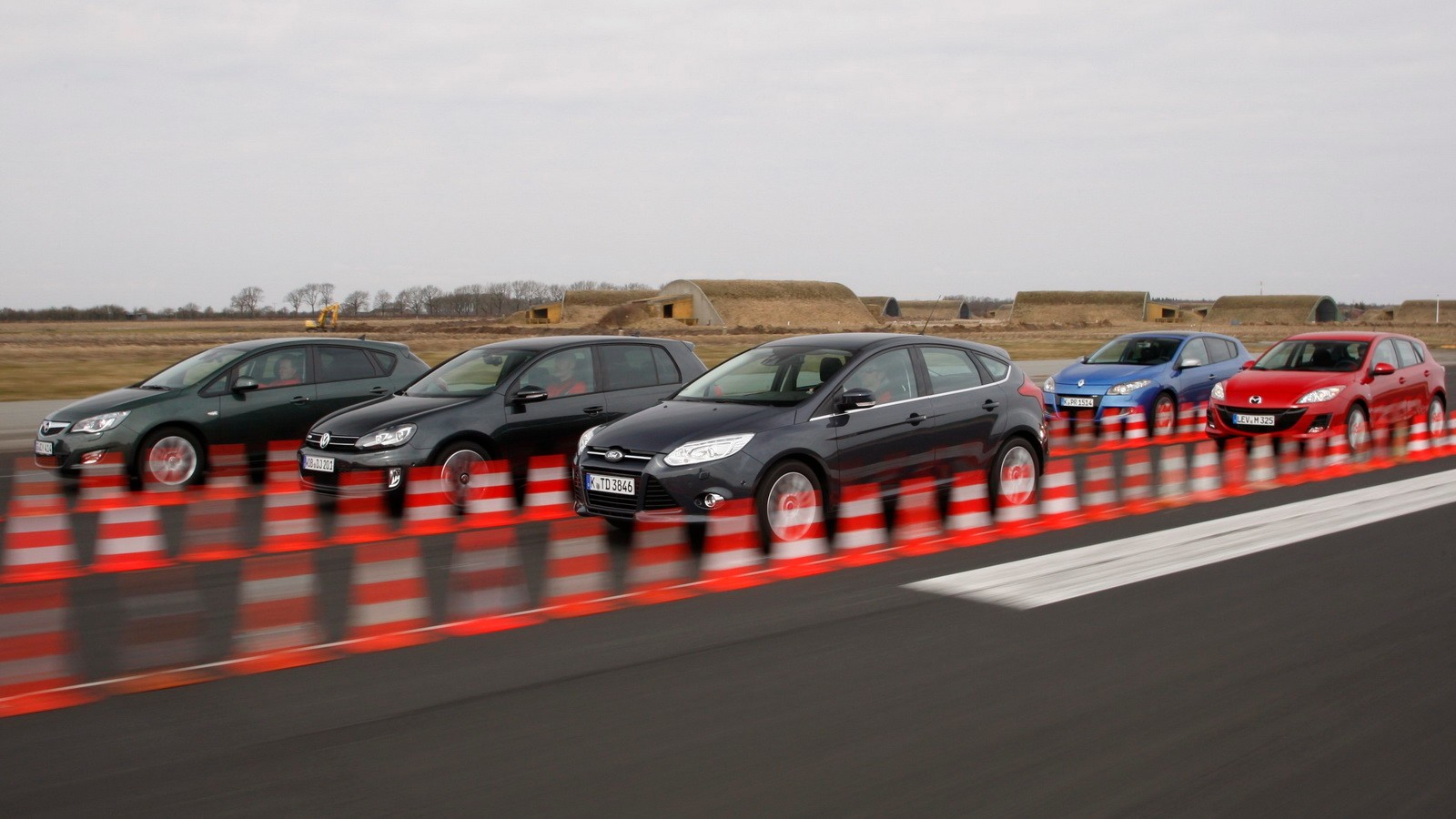 Każdy z prezentowanych tu modeli ma 
mocną wysokoprężną wersję, która
łączy osiągi z oszczędnością.