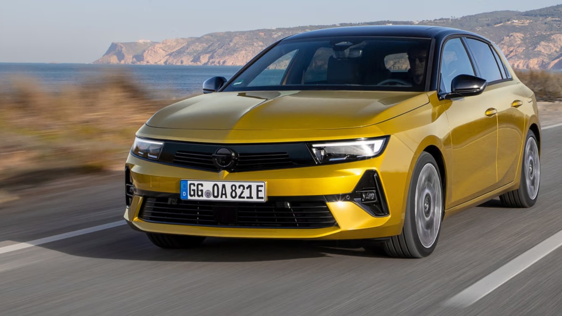 Opel nie ma jeszcze promocji oficjalnych, ale można szukać w salonach, gdzie da się już znaleźć rabaty
