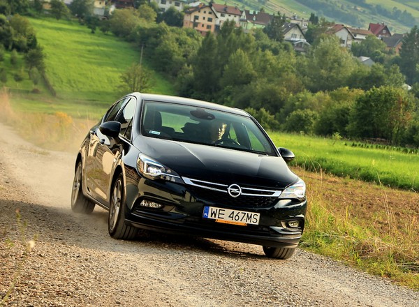 Opel Astra 1.0 Turbo: trzy cylindry to standard