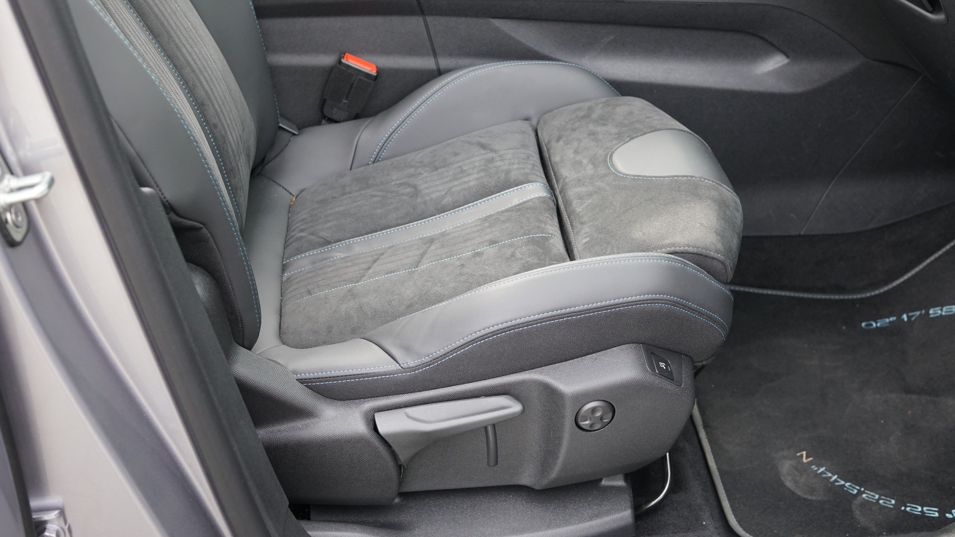 Peuegot 5008 Crossway