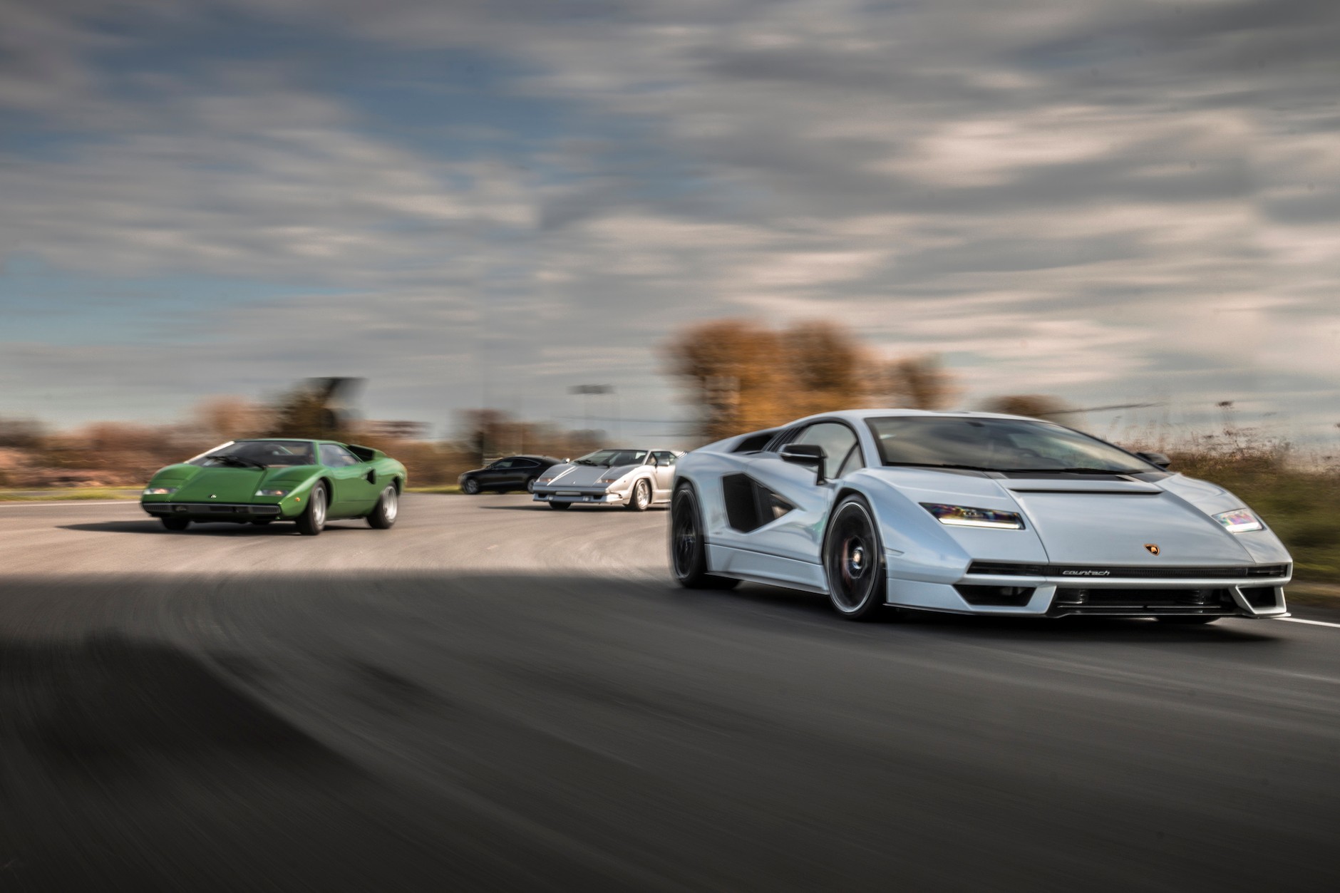 Lamborghini Countach LPI 800-4 rusza w drogę