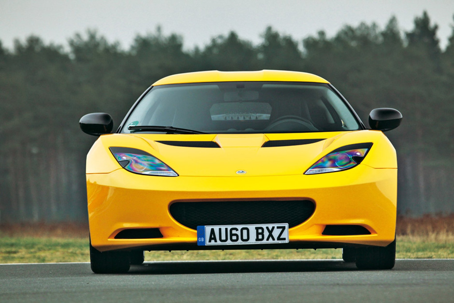 Porsche 911 kontra Lotus Evora: uliczne wyścigówki na start