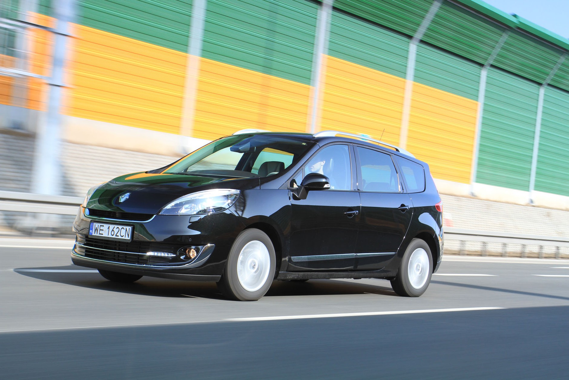 Renault Grand Scenic jest niedoceniany przez przeszłość tego producenta. Okazuje się bezawaryjny i tani