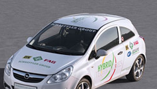 Schaeffler Hybrid: Corsa z trzema silnikami elektrycznymi