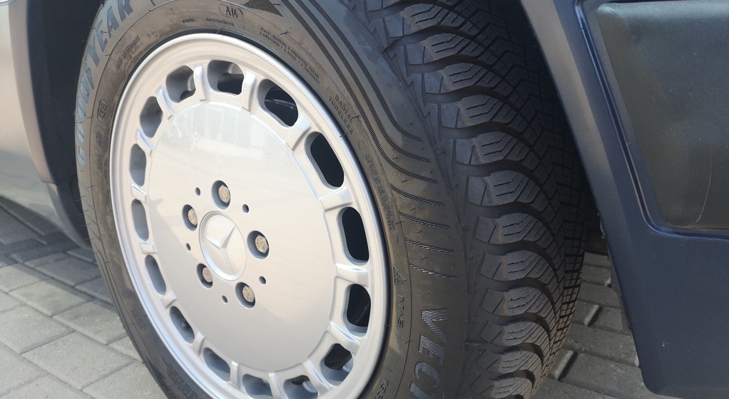 Opony całoroczne są idealnym rozwiązanie do samochodów, z których korzystamy rzadko. A jak jest w przypadku samochodów używanych na co dzień?