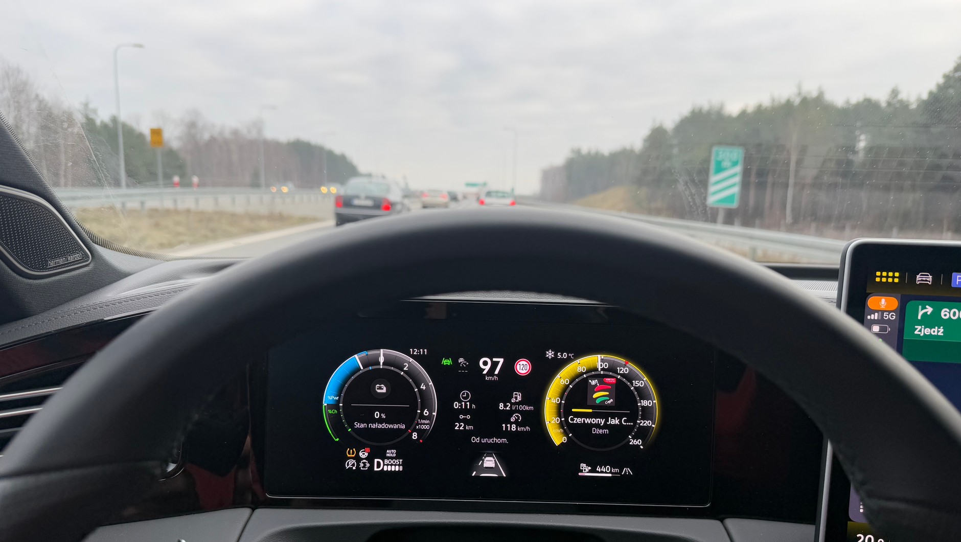 Volkswagen Tiguan eHybrid oszczędnie obchodzi się z benzyną nawet przy prędkości autostradowej