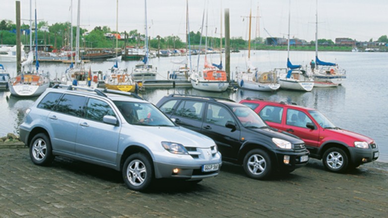 Trzy suv-y z benzynowymi silnikami: Mitsubishi Outlander kontra Toyota Rav4 i Ford Maverick