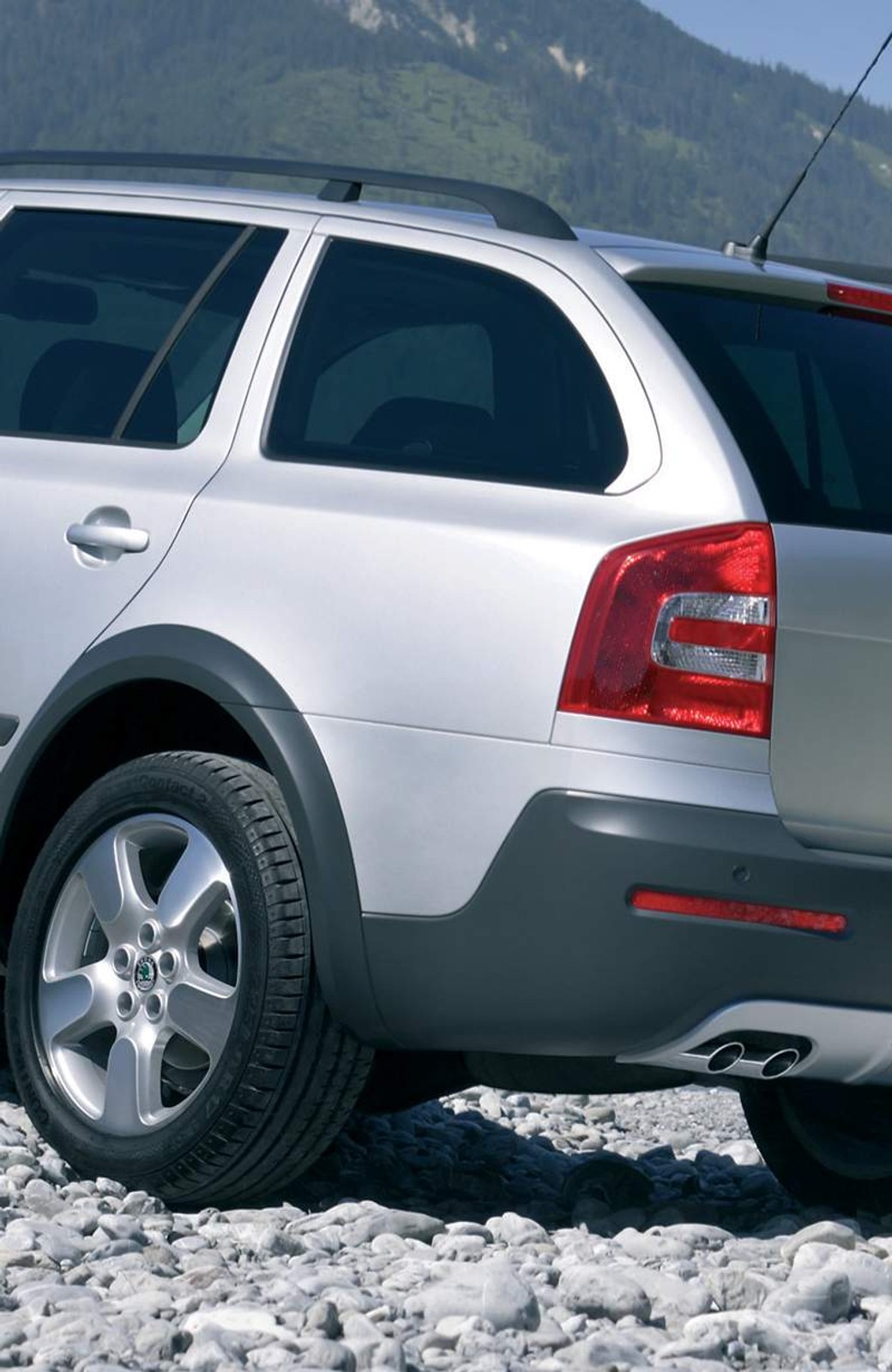 Skoda Octavia Scout: stylowo w każdym terenie (pierwsze zdjęcia)