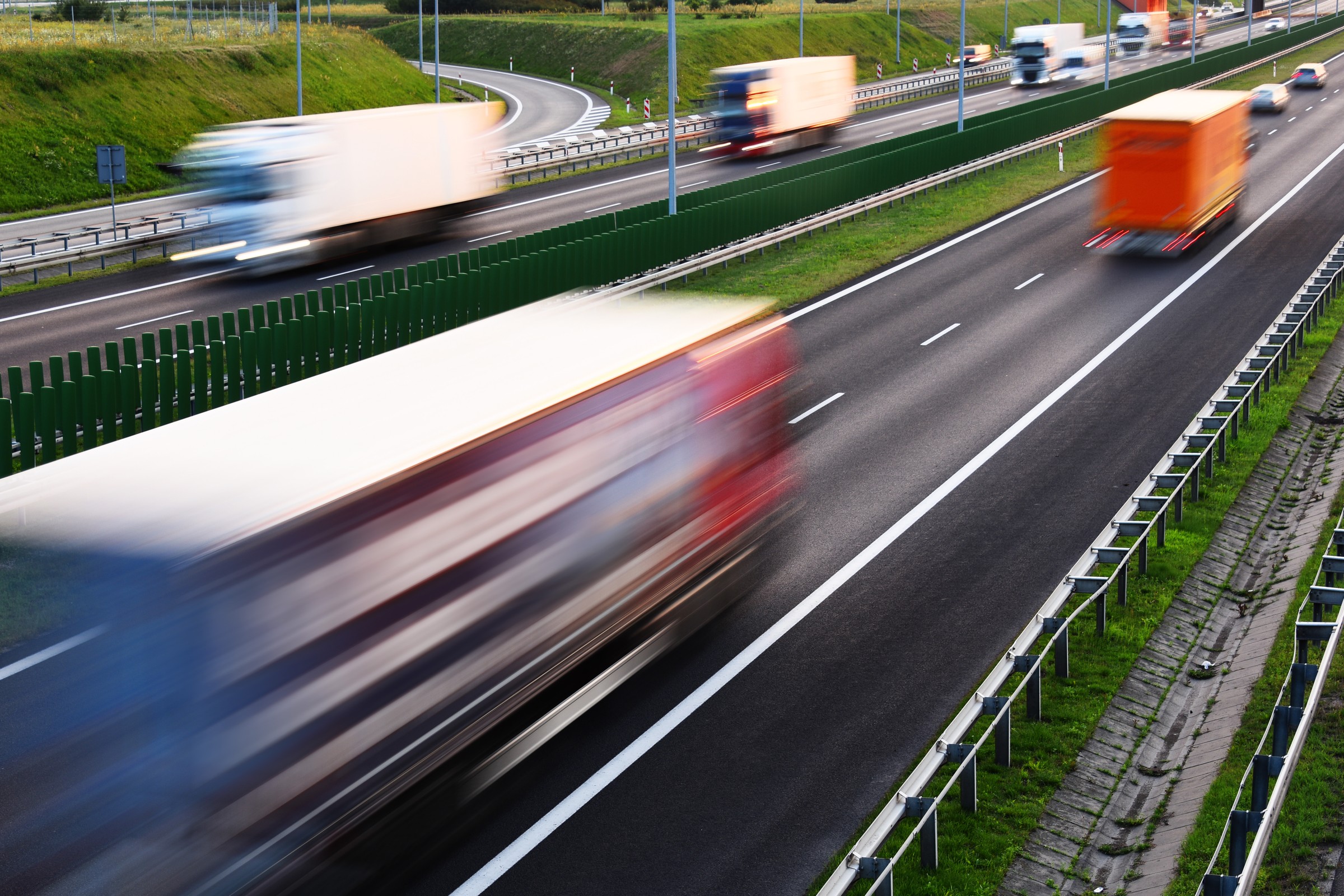 Klapa państwowego programu dopłat do e-ciężarówek. Firmy nie składają wniosków