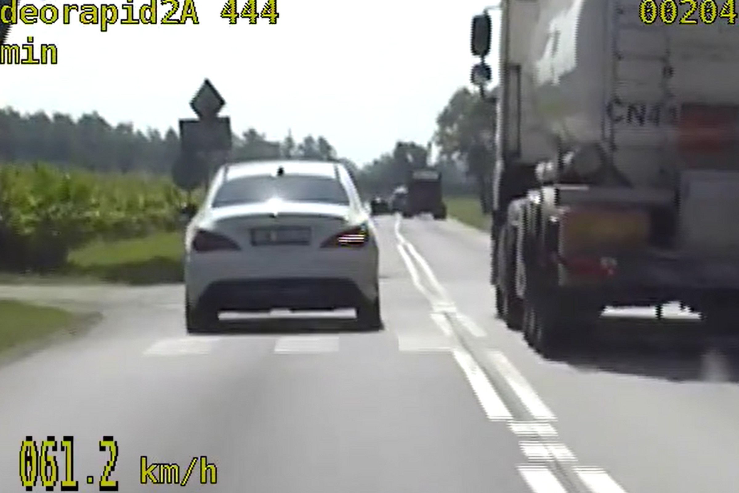 Jeden manewr kosztował 35 punktów i 3000 zł mandatu. Policja pokazała nagranie