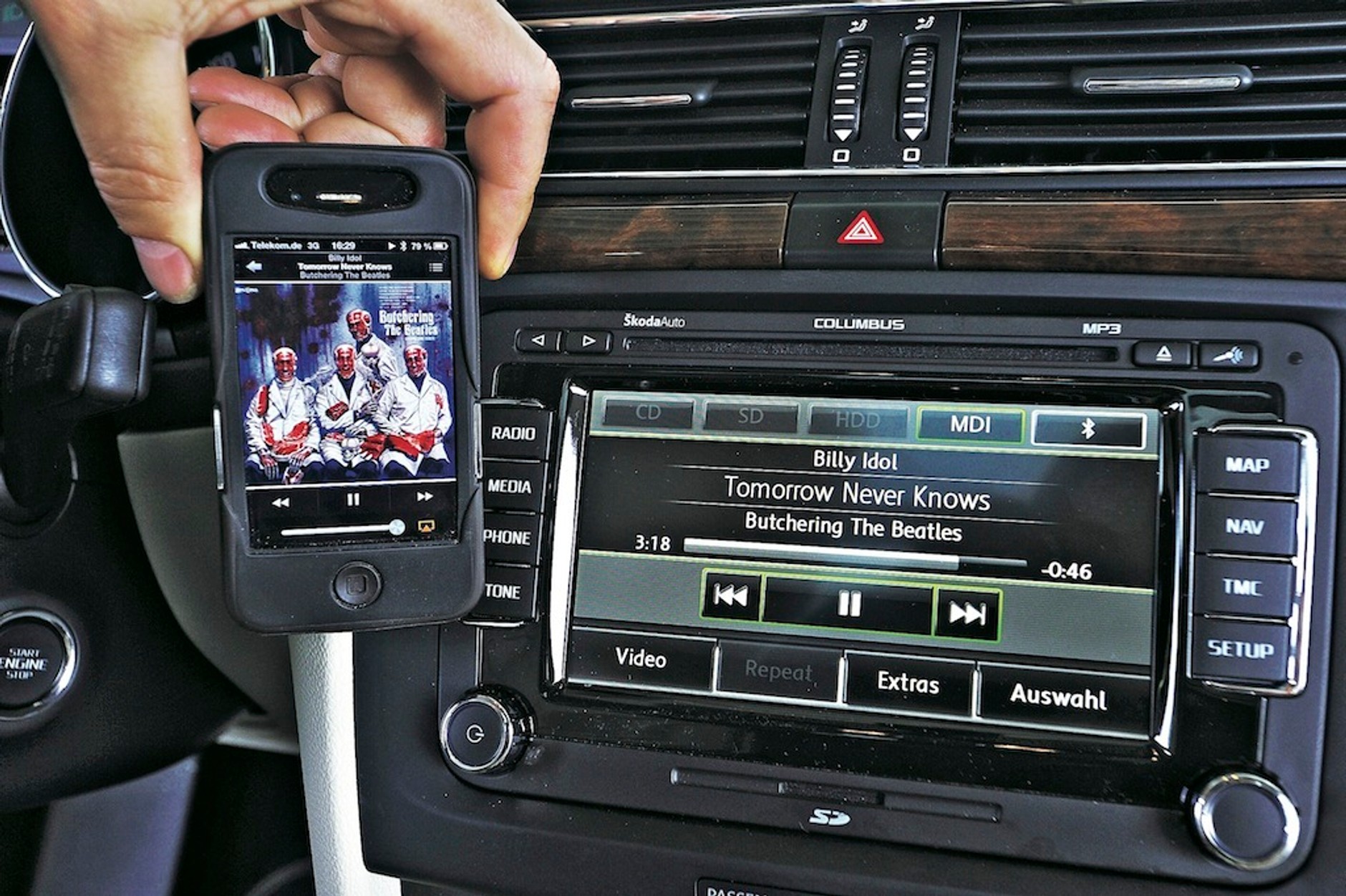 Kombi klasy średniej: Skoda Superb Combi po liftingu, BMW serii 3 Touring, Mazda