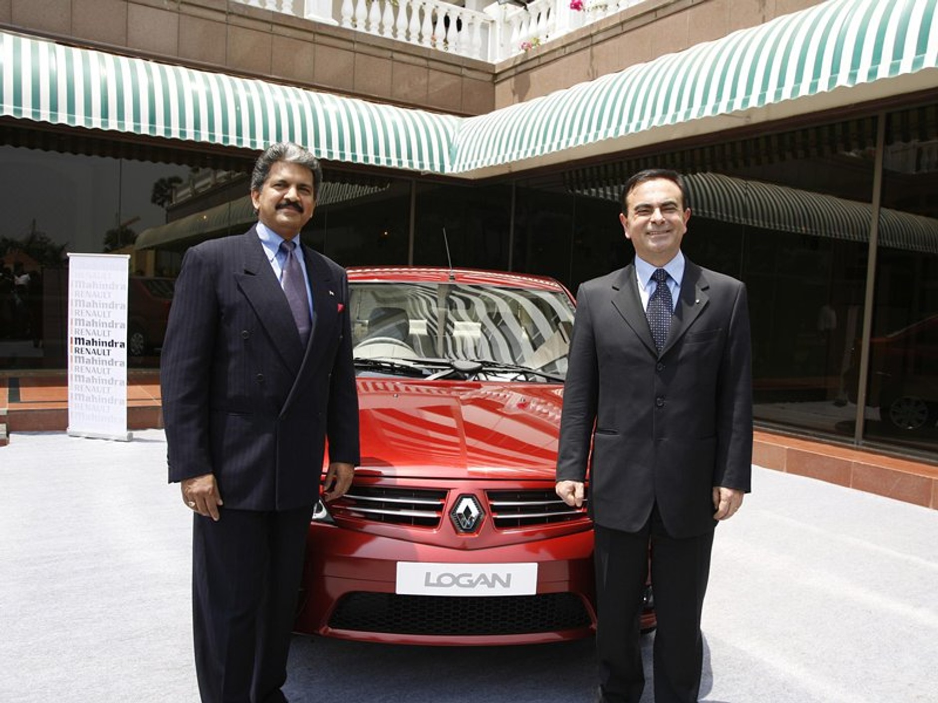 Renault i spółka Mahindra &amp; Mahindra Ltd. rozpoczęły produkcję i sprzedaż Logana w Indiach