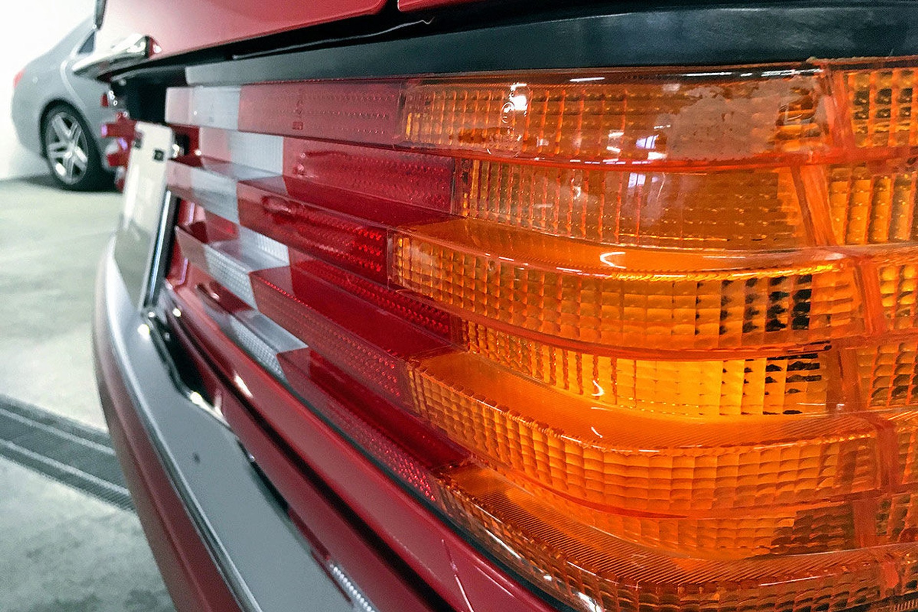 Mercedes Benz 560 SEL