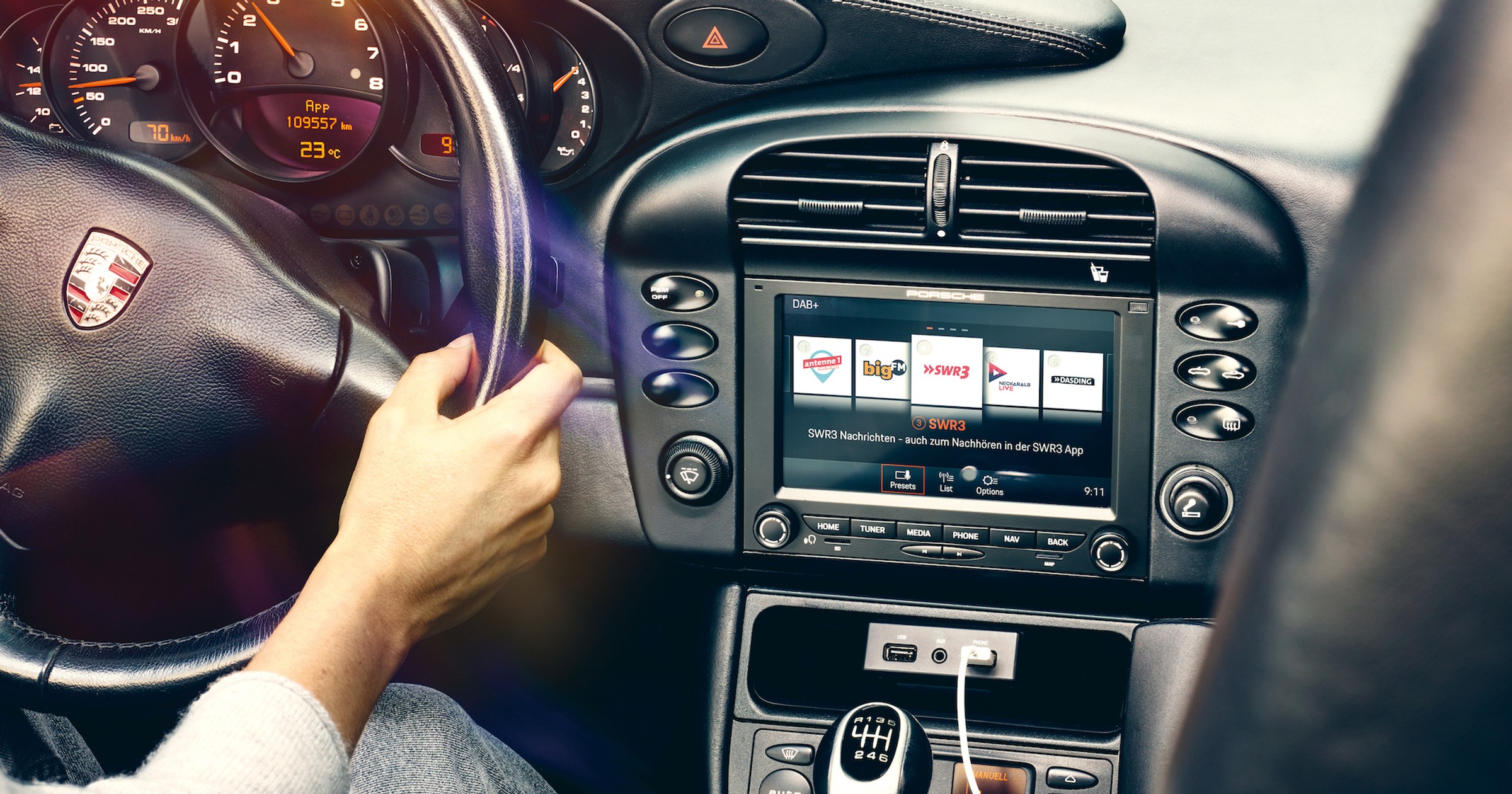 Porsche stworzyło nowoczesne multimedia dla swoich youngtimerów