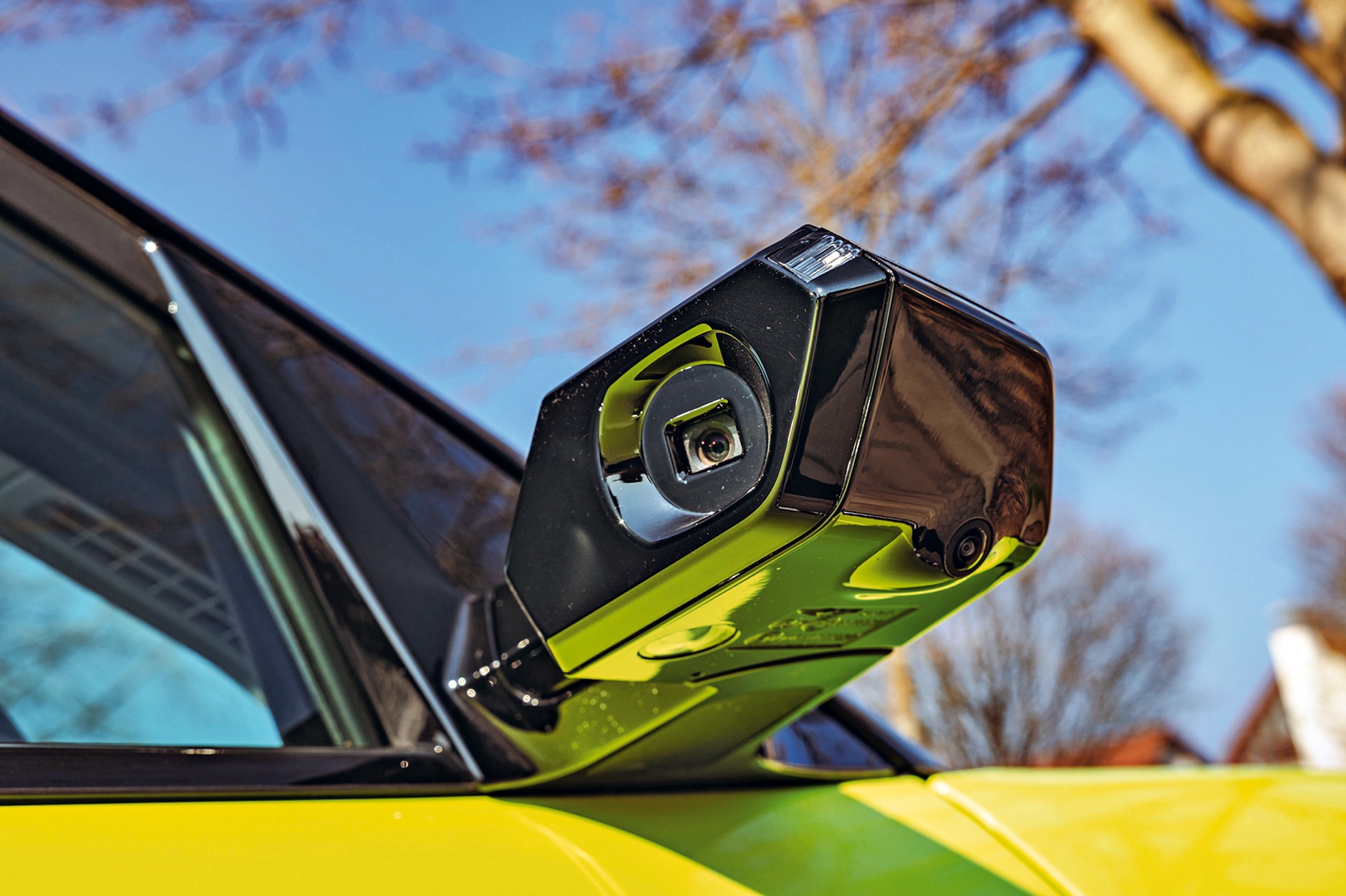 Genesis GV60 w drodze przez Alpy