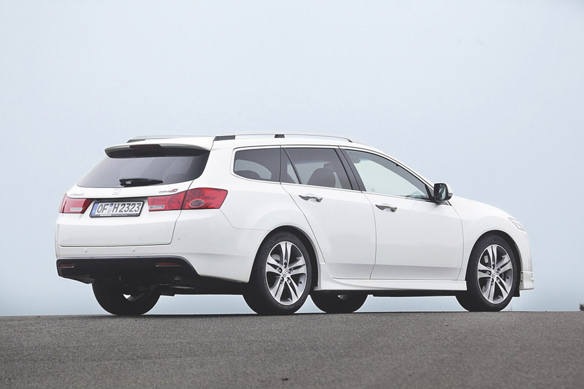 Citroen C5 kontra Honda Accord i Toyota Avensis: które kombi spodoba się rodzinie