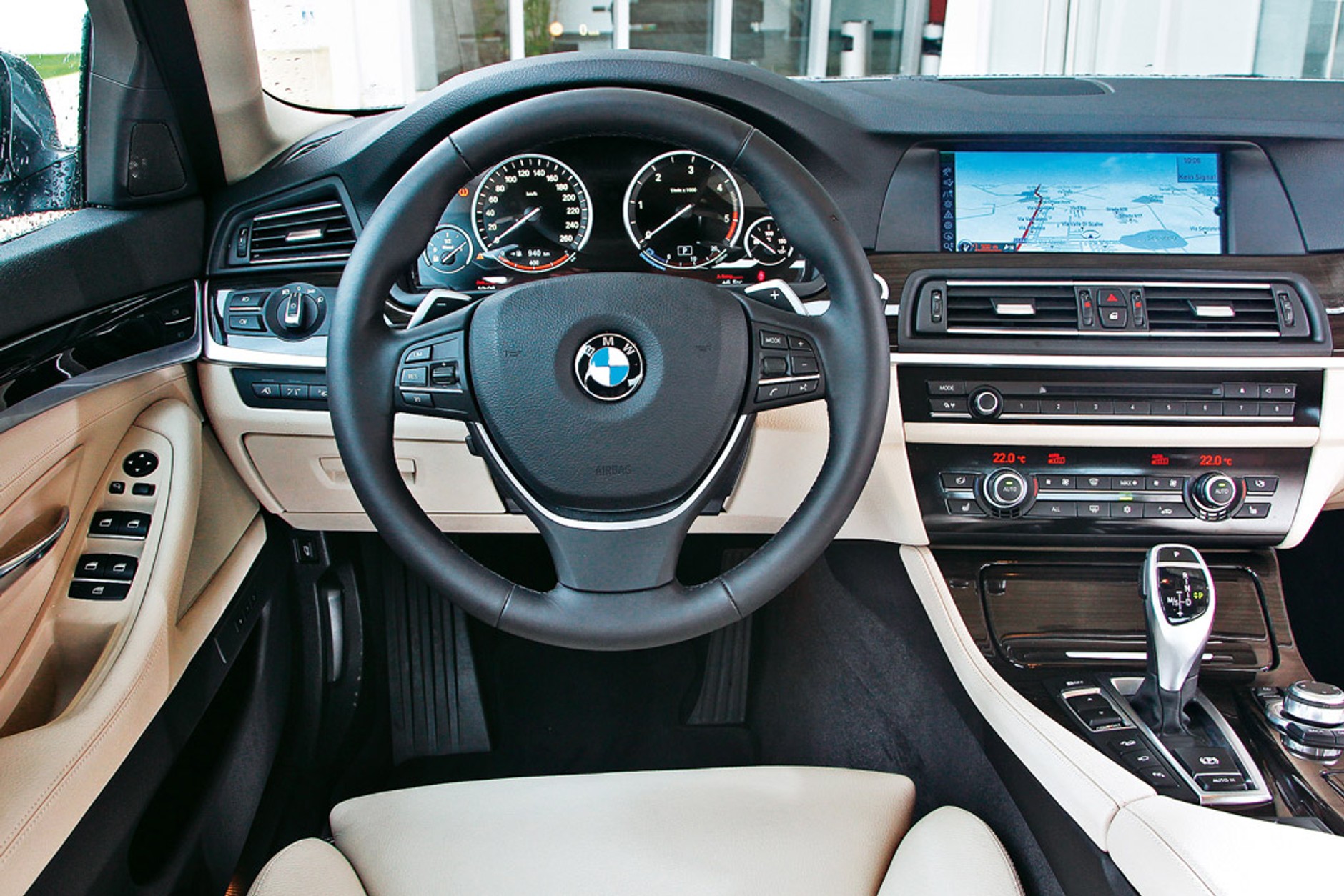 Audi A6 kontra BMW 5 i Mercedes klasy E: klasowe starcie odwiecznych rywali