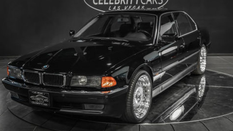 BMW 750iL w którym zastrzelono Tupaca Shakura