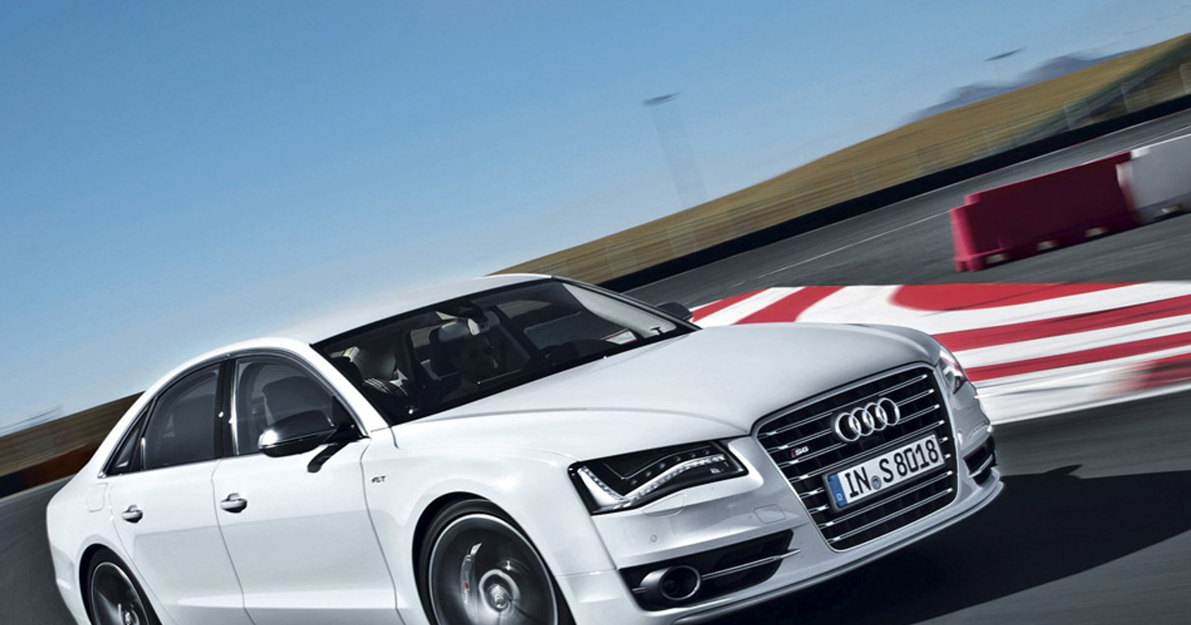Audi S8: marzenie każdego szofera
