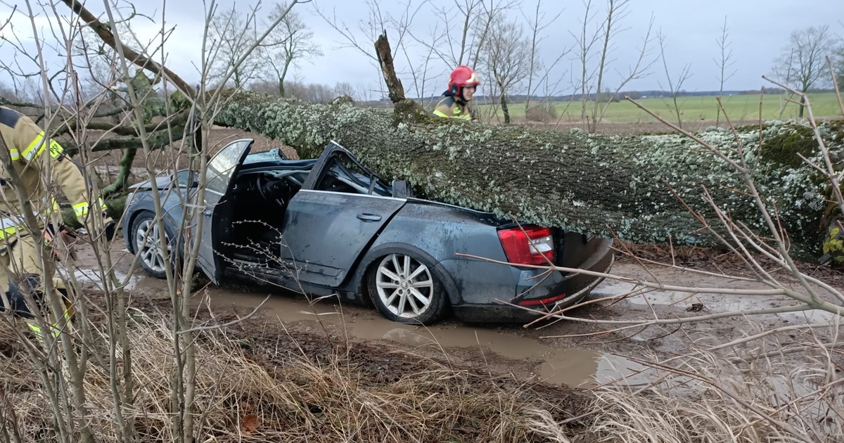  Ze Skody prawie nic nie zostało. Wydano pomarańczowe i żółte alerty w Polsce