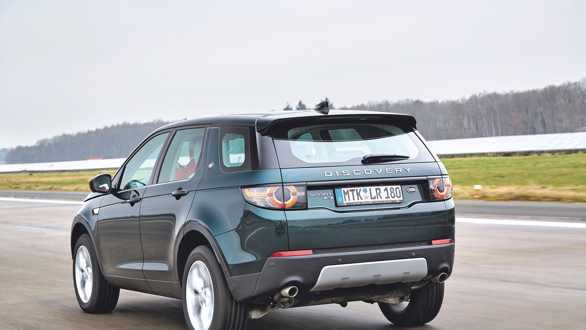 Nowe Audi Q5 kontra BMW X3, Land Rover Discovery Sport i Mercedes GLC