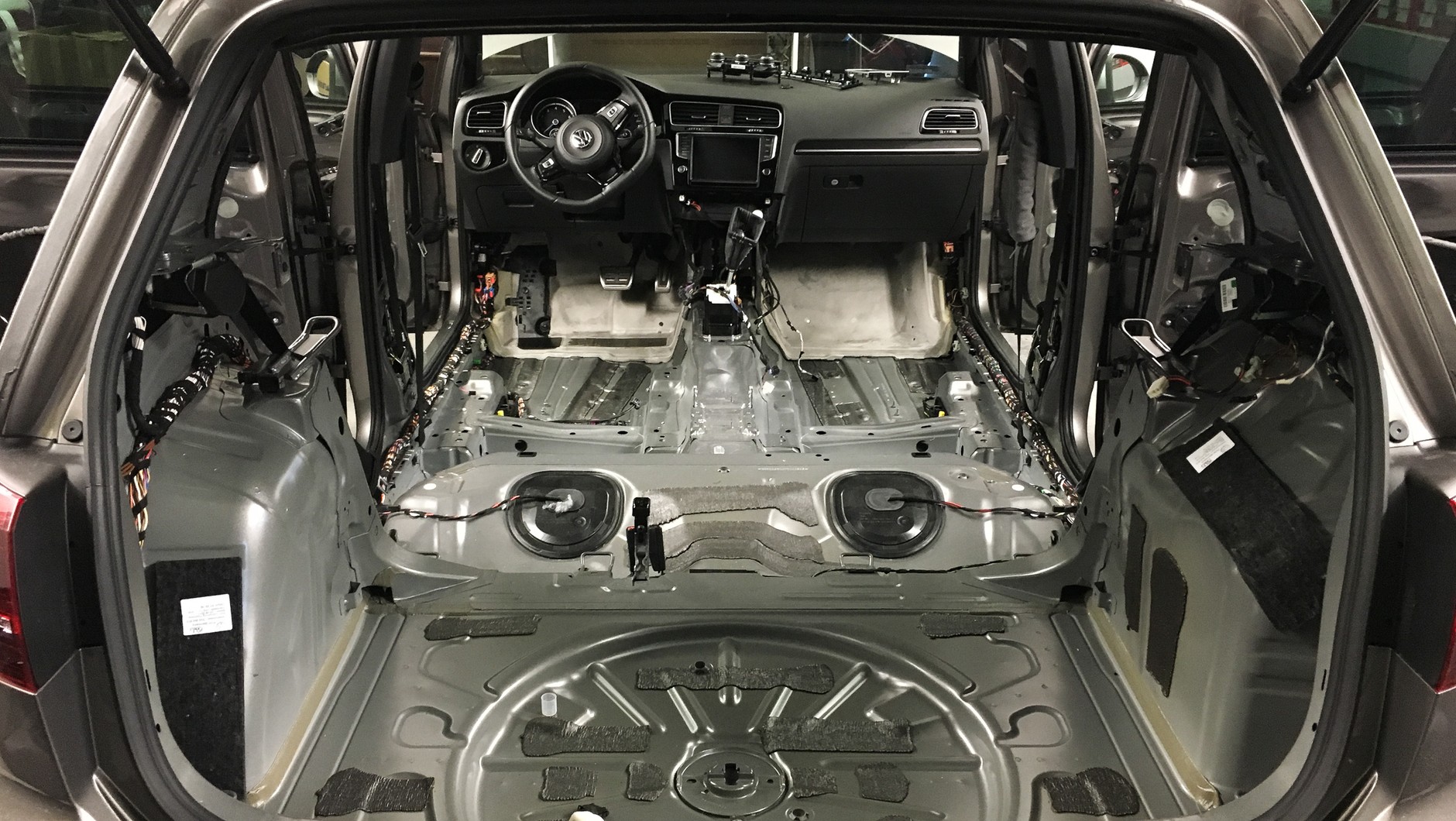Nowy Golf 7 fabryczne wygłuszenie kabiny