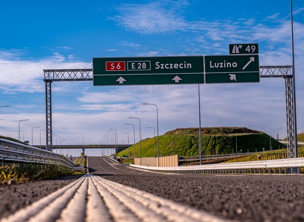 Na ekspresówkach nie zawsze można jechać 120 km/h. Od czego zależy ograniczenie?