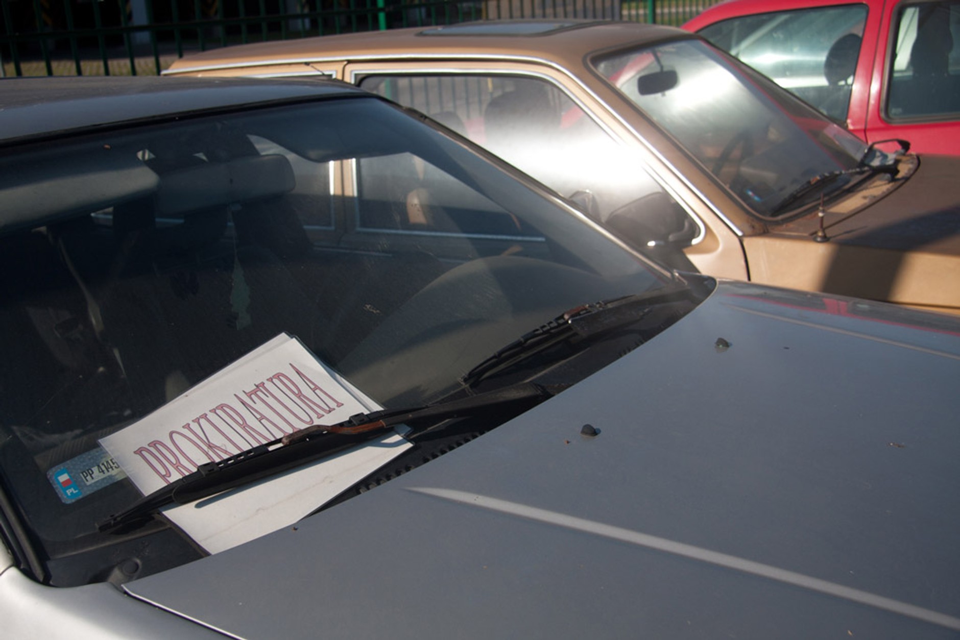 Kiedy policja i straż miejska mogą odholować auto