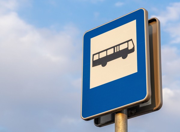 Kiedy musisz umożliwić kierowcy autobusu wyjazd z przystanku? Pięć warunków naraz, ale są wyjątki