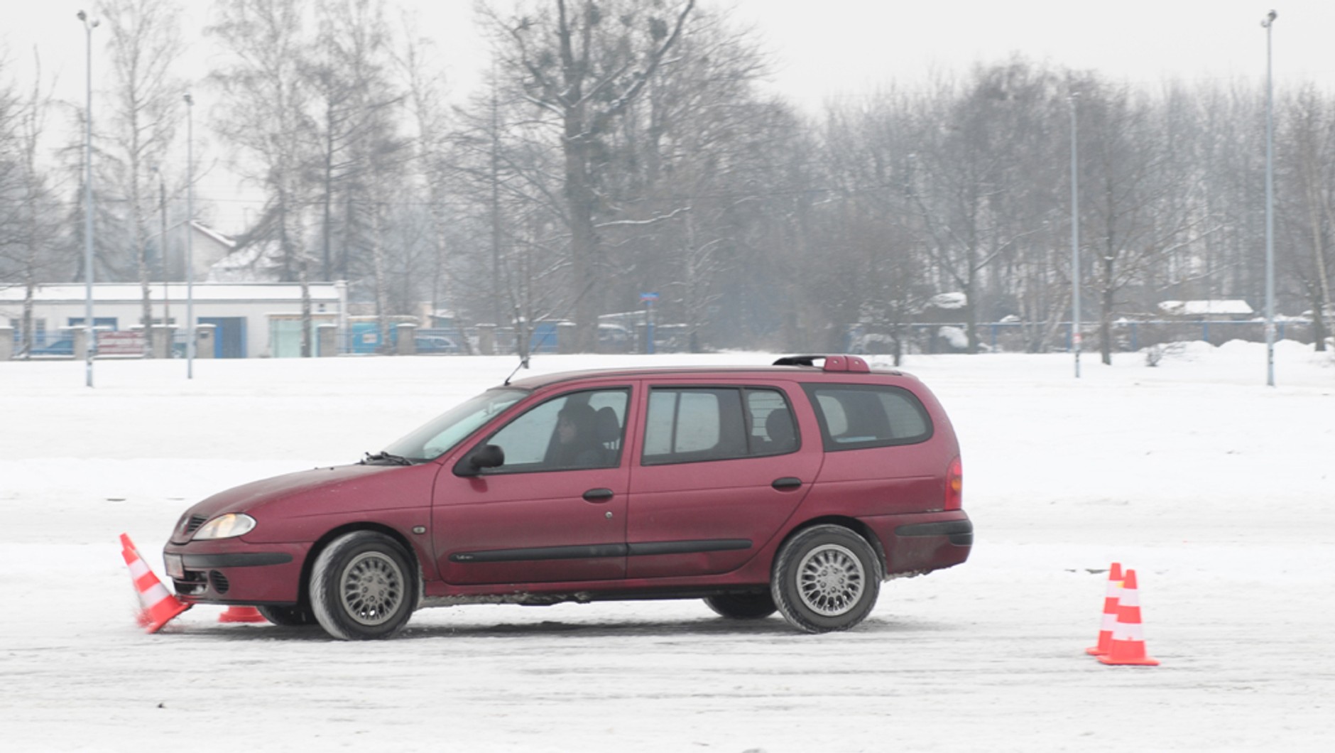 Jak bezpiecznie jeździć zimą?