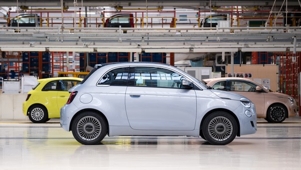 Słaby popyt na elektryki zatrzymuje produkcję kolejnego modelu. Fiat z problemami
