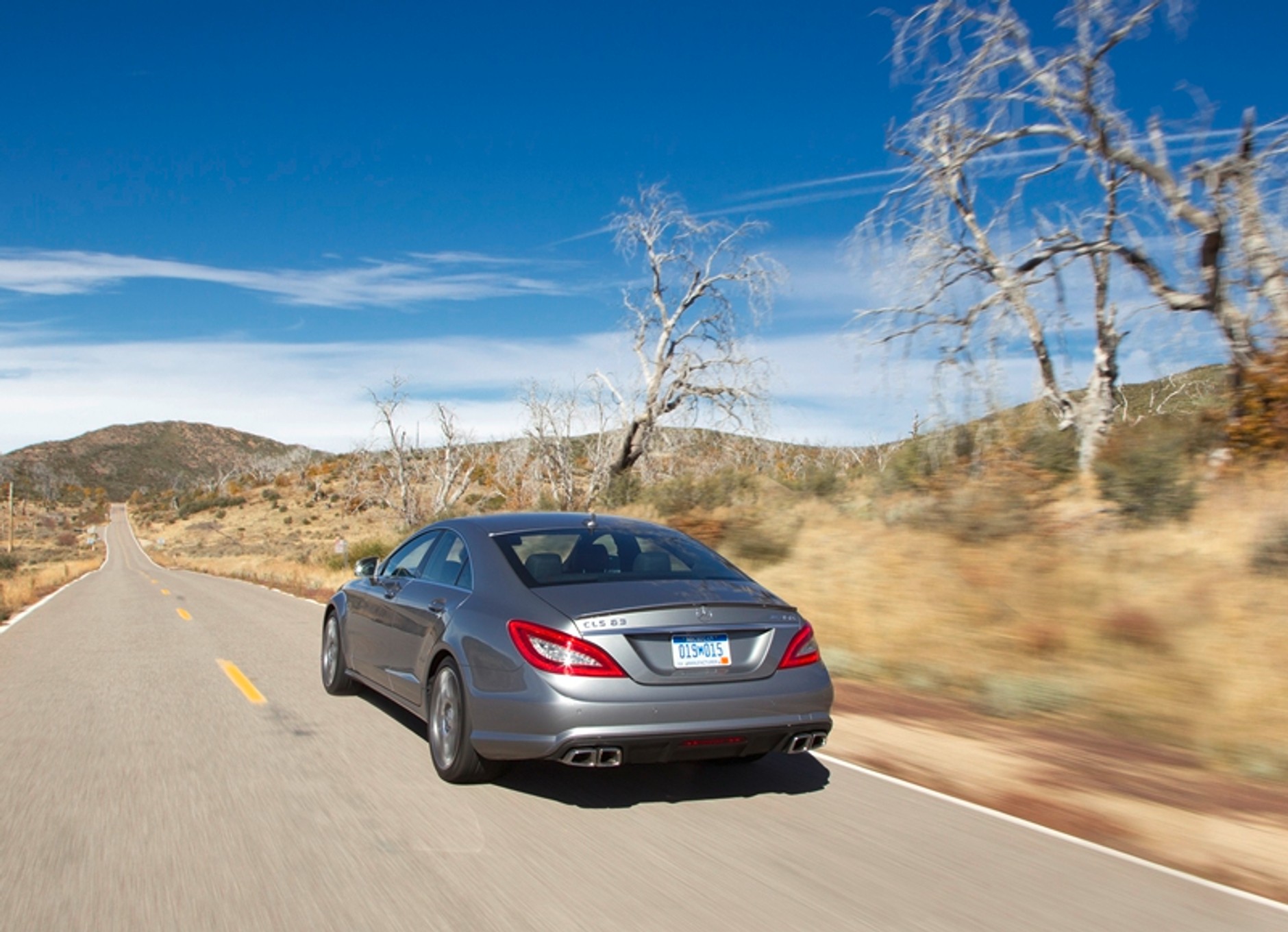 Mercedes CLS63 AMG ma rozdwojoną jaźń i świetnie wychodzi na zdjęciach