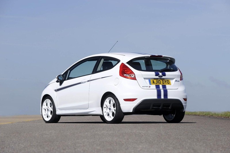 Ford Fiesta fajne pasy ma