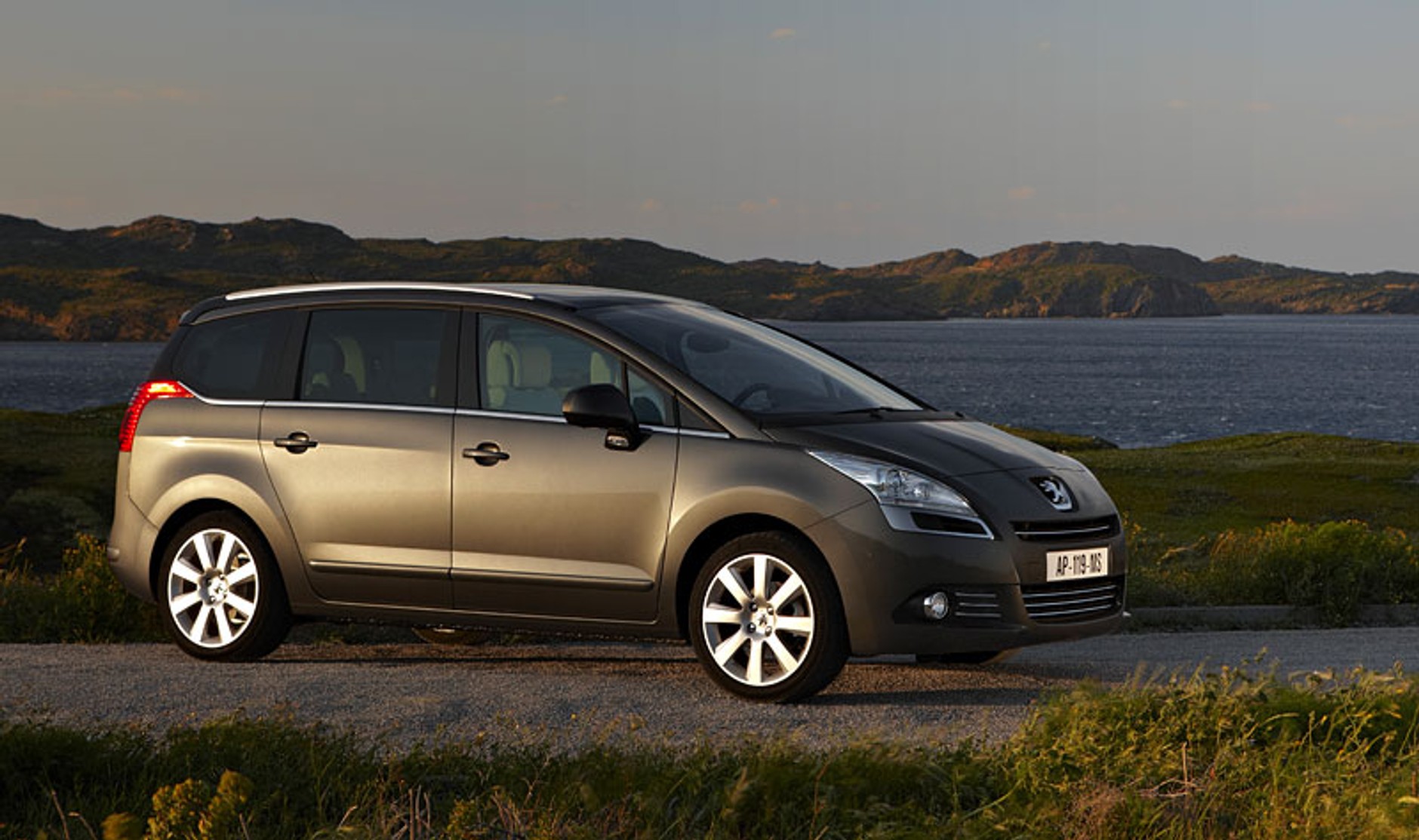 Peugeot: 5008 - duży, wygodny, nowoczesny, dla 5 lub 7 osób