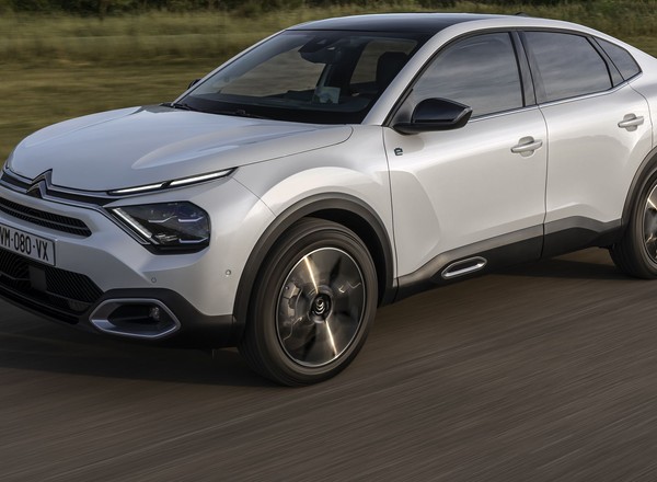 Nowy Citroën ë-C4 X. Przyglądamy mu się bliżej